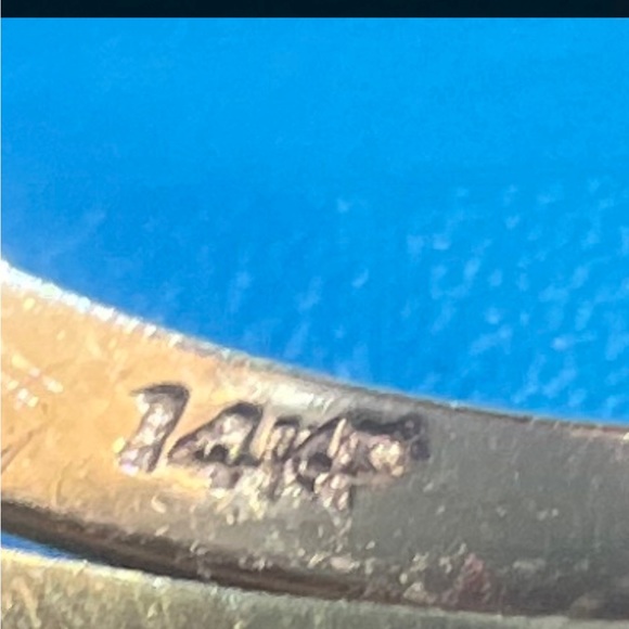 18k 1.91 carat Ruby & Diamond Ring. The photos don’t do it justice. - Picture 5 of 7